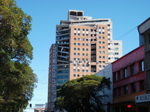 Beschädigtes Gebäude in Concepción, März 2010.