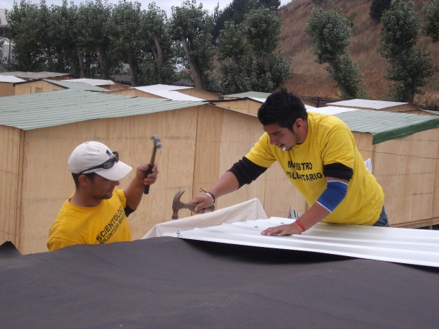 Bauarbeiten am Dach, Mai 2010.